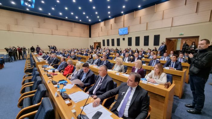 FOTO: Dobojski Info | Opozicija &quot;obara&quot; poskupljenje struje u Republici Srpskoj?