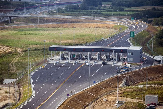 FOTO: Dobojski Info | DOBOJ: Sutra nema naplate putarine na auto-putevima