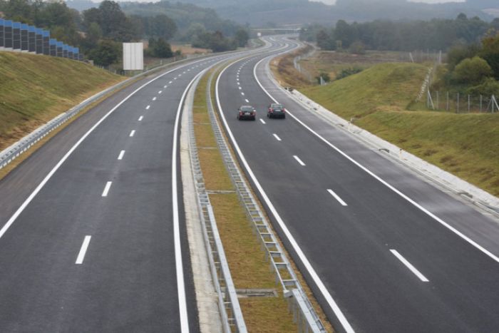 FOTO: Dobojski Info | PUTEVI: Nesmetano odvijanje saobraćaja, jaki udari vjetra na području Trebinja