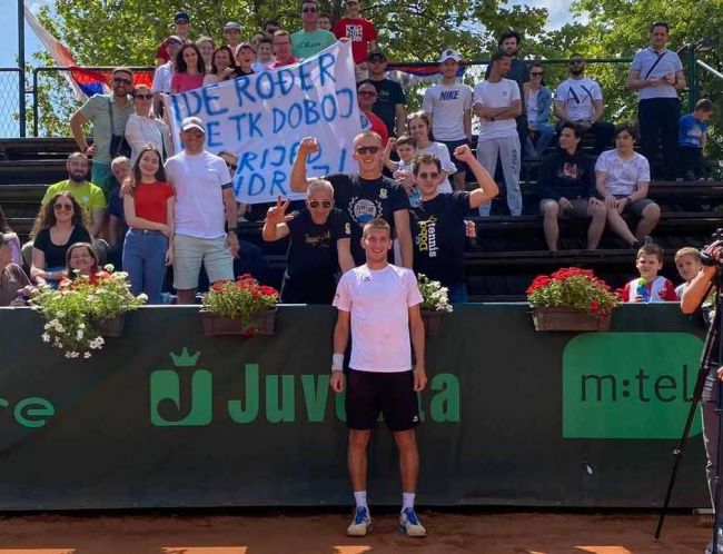 FOTO: Dobojski Info | DOBOJ: Andrej Nedić osvojio prvu ITF titulu!