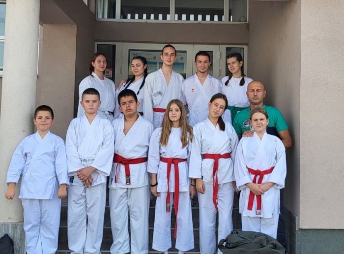 FOTO: Dobojski Info | DOBOJ: Karate Klub &#039;Vila&#039; na 15. Internacionalnom karate turniru u Čoki