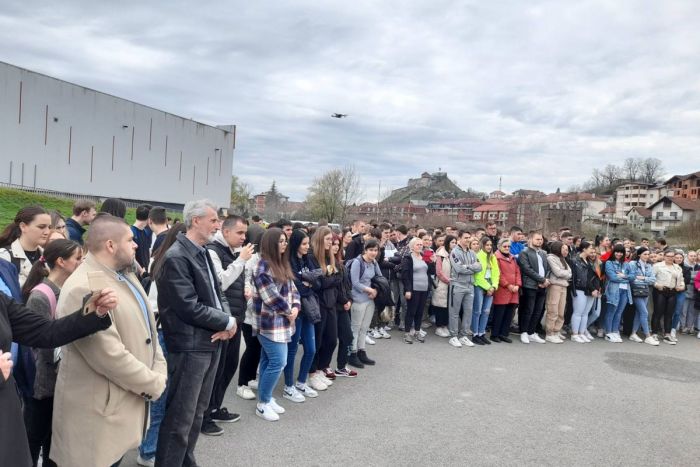 FOTO: Sanja Čakarević | DOBOJ: Maturanti bježali od medija, rijetki otkrili šta će studirati