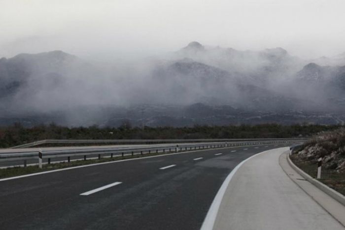 FOTO: Dobojski Info | PUTEVI: Smanjena vidljivost i vlažni kolovozi u kotlinama i duž rijeka