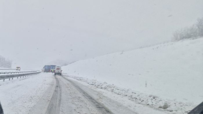 FOTO: Dobojski Info | PUTEVI: Preko Borja otežan saobraćaj, prohodno samo za putnička vozila