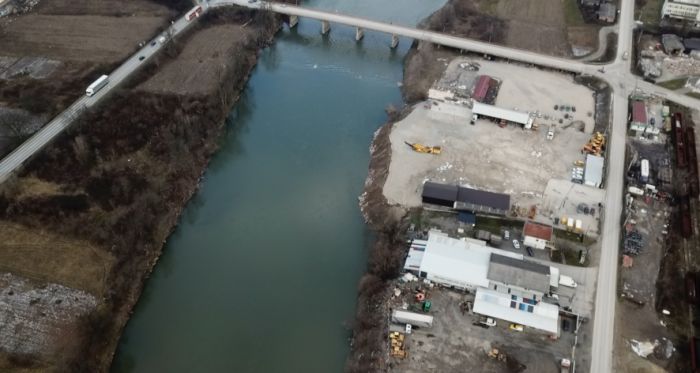 FOTO: Dobojski Info | CHP: Umjesto uređenja nastavlja se uneređenje korita Bosne i služenje interesima šljunkarske mafije i uzurpatora javnog vodnog dobra