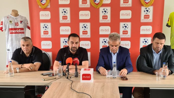 FOTO: Dobojski Info | DOBOJ: Počinje izgradnja hibridnog terena na stadionu &quot;Luke&quot;