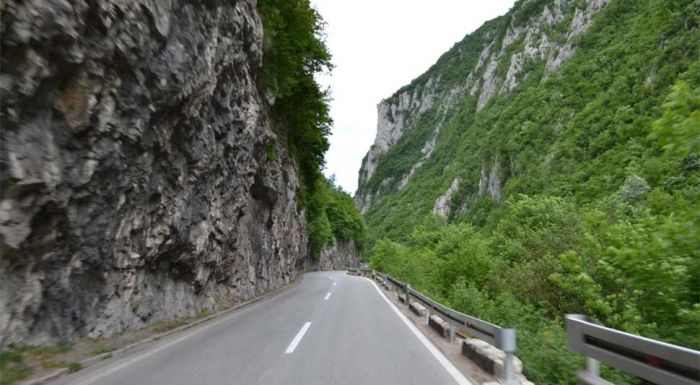 FOTO: Dobojski Info | PUTEVI: Udari vjetra na području Kneževa, obustava saobraćaja u kanjonu Tijesno