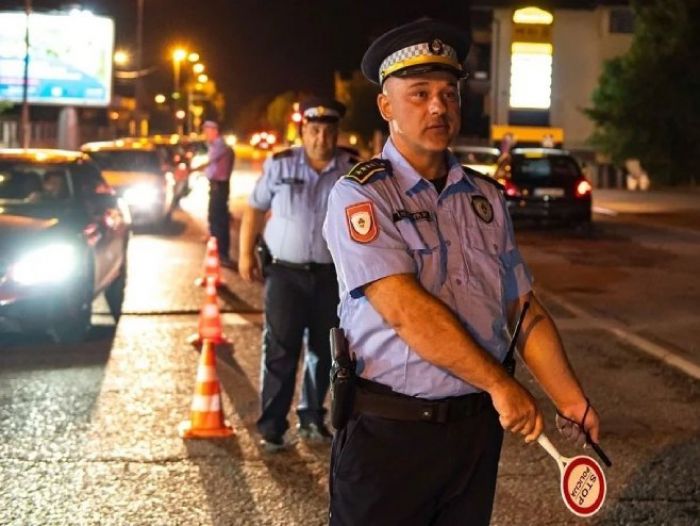 FOTO: Dobojski Info | POLICIJSKA AKCIJA U DOBOJU: Isključena 52 vozača zbog alkohola, 105 prekršaja registrovano