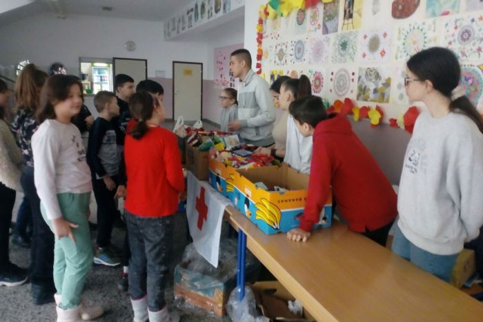 FOTO: Sanja Čakarević | DOBOJ: Đaci prikupljali sitnice za bake