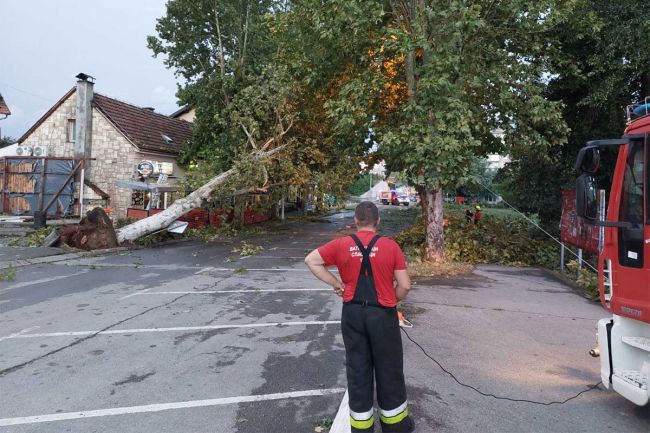 FOTO: Tanjug/AP/NN | Novo nevrijeme prijeti BiH, izdato upozorenje