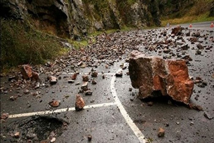 FOTO: Dobojski Info | PUTEVI: Mokri kolovozi, učestali odroni