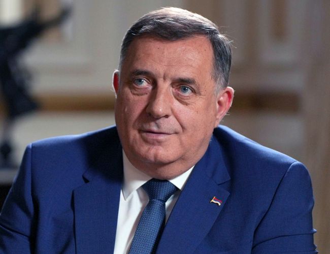 FOTO: SRNA | Dodik opet prijeti bankama