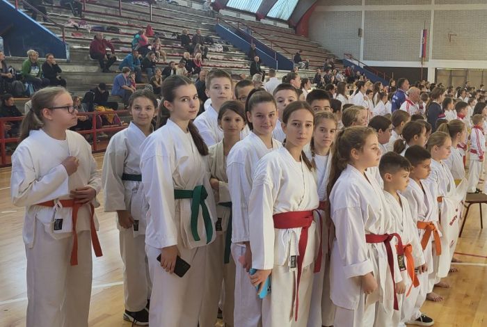 FOTO: Dobojski Info | APATINSKI KARATE KUP 2023: Karate lub &quot;Vila&quot; osvojio petnaest medalja