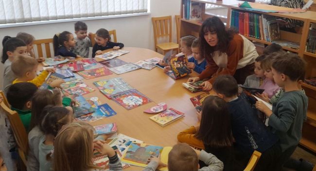 FOTO: Dobojski Info | DOBOJ: Obilježen Dan čitanja bajki u Narodnoj biblioteci