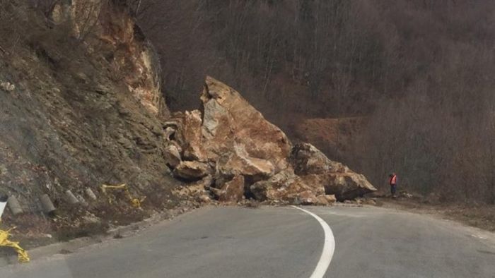 FOTO: Dobojski Info | PUTEVI: Povećana opasnost od odrona