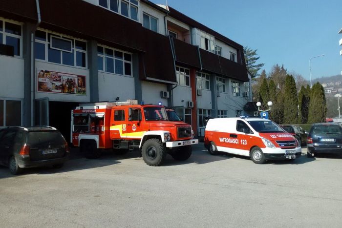 FOTO: Sanja Čakarević | DOBOJ: Građani i dalje pale korov bez nadzora