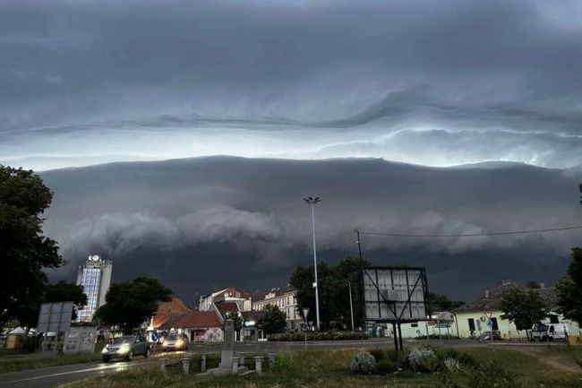 FOTO: Dobojski Info | Novi ciklon grmljavinskih oluja bliži se Balkanu