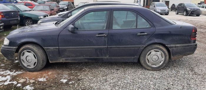 FOTO: Dobojski Info | DOBOJ: Oduzet &quot;mercedes&quot;, vozač iz FBiH upravljao tokom mjere zabrane