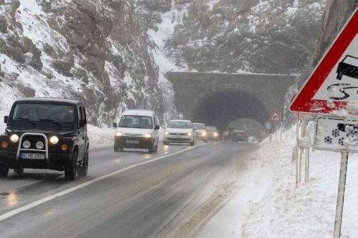 FOTO: Dobojski Info | PUTEVI: Poledica, odroni i smanjena vidljivost, vozači oprez